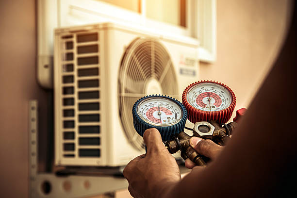 Professional Hvac Maintenance technician working in Fairfield, FL